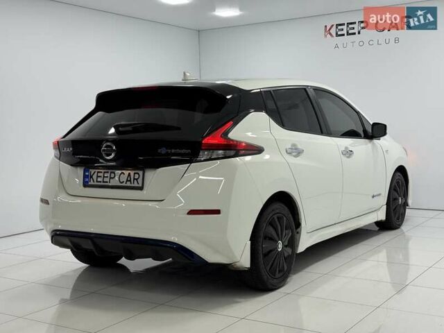 Белый Ниссан Лиф, объемом двигателя 0 л и пробегом 74 тыс. км за 12500 $, фото 12 на Automoto.ua