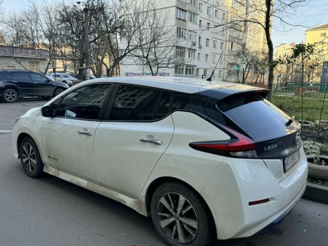 Білий Ніссан Ліф, об'ємом двигуна 0 л та пробігом 51 тис. км за 12000 $, фото 1 на Automoto.ua