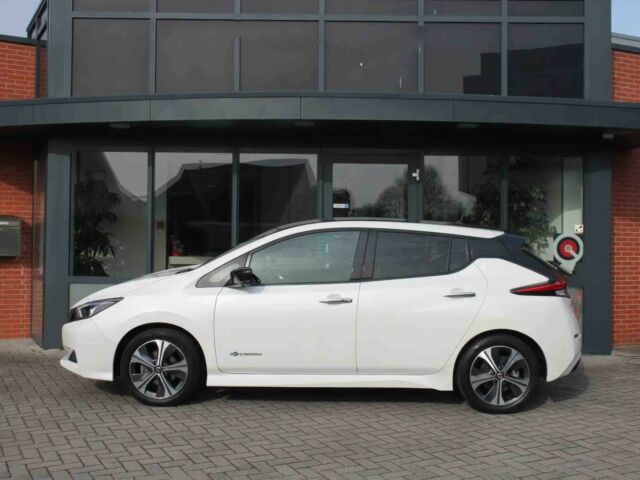 Белый Ниссан Лиф, объемом двигателя 0 л и пробегом 43 тыс. км за 9350 $, фото 2 на Automoto.ua