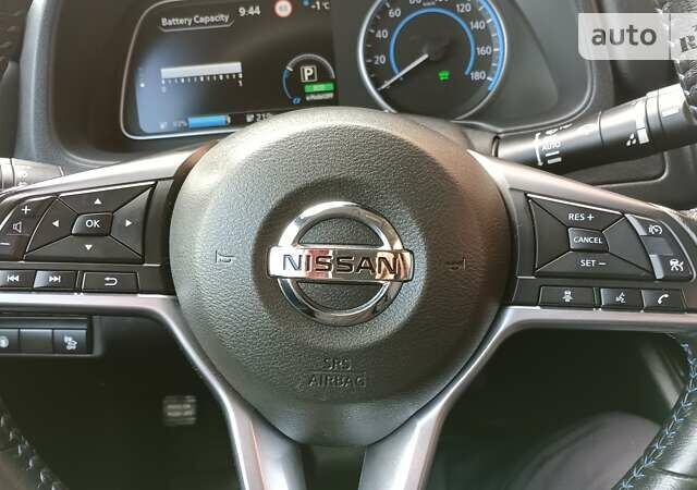 Белый Ниссан Лиф, объемом двигателя 0 л и пробегом 75 тыс. км за 11999 $, фото 26 на Automoto.ua