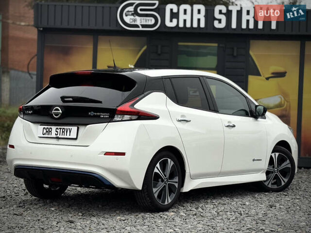 Белый Ниссан Лиф, объемом двигателя 0 л и пробегом 157 тыс. км за 11700 $, фото 3 на Automoto.ua