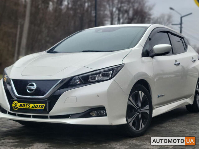 Белый Ниссан Лиф, объемом двигателя 40 л и пробегом 110 тыс. км за 15000 $, фото 2 на Automoto.ua