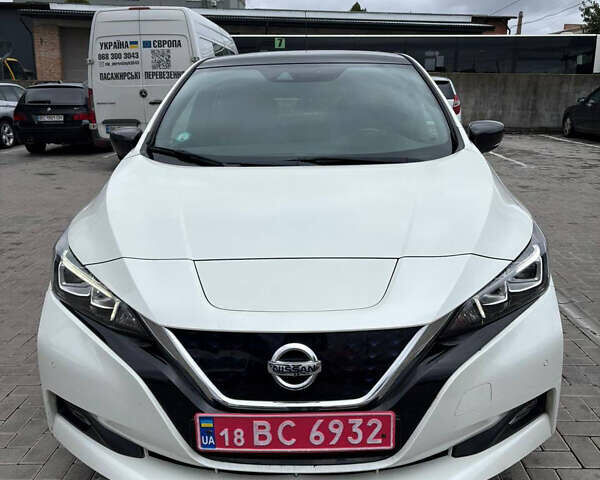 Білий Ніссан Ліф, об'ємом двигуна 0 л та пробігом 150 тис. км за 10400 $, фото 2 на Automoto.ua
