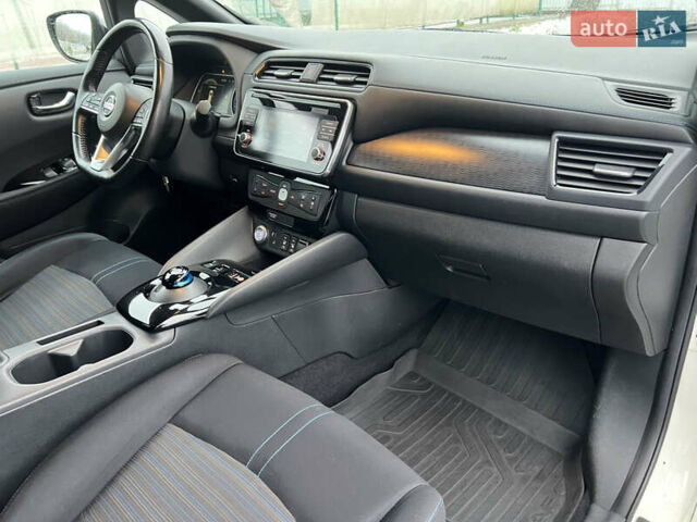 Белый Ниссан Лиф, объемом двигателя 0 л и пробегом 96 тыс. км за 13500 $, фото 12 на Automoto.ua