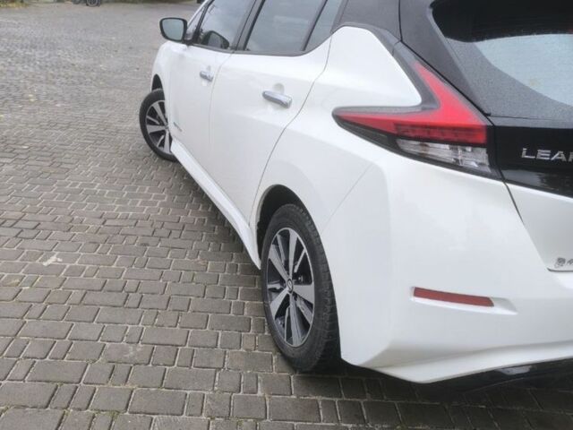 Белый Ниссан Лиф, объемом двигателя 0 л и пробегом 101 тыс. км за 12800 $, фото 2 на Automoto.ua