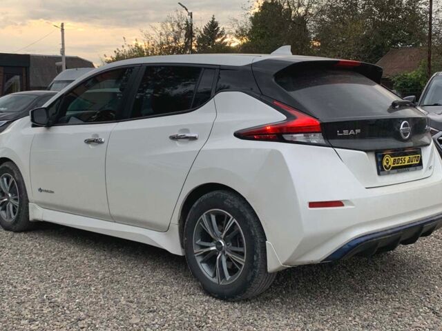 Білий Ніссан Ліф, об'ємом двигуна 40 л та пробігом 80 тис. км за 12800 $, фото 3 на Automoto.ua