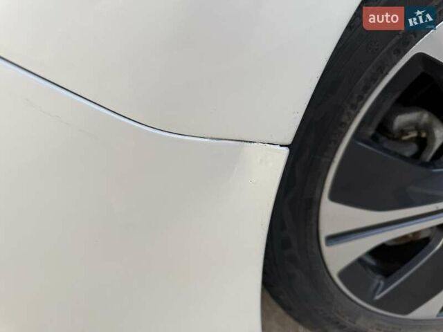 Білий Ніссан Ліф, об'ємом двигуна 0 л та пробігом 90 тис. км за 10000 $, фото 18 на Automoto.ua