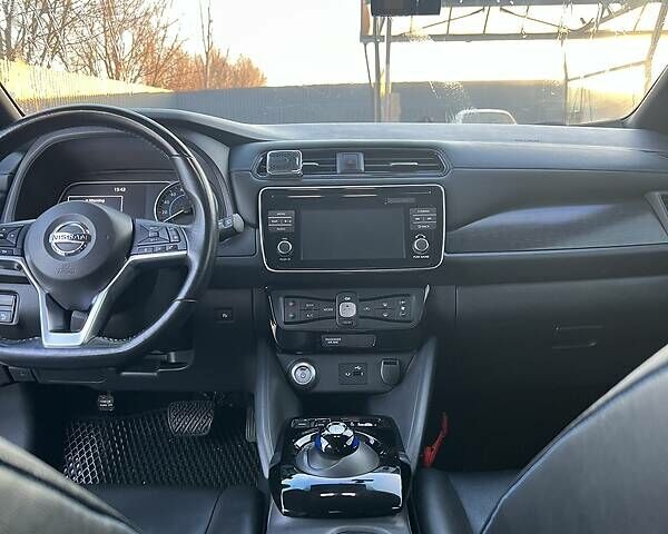 Белый Ниссан Лиф, объемом двигателя 0 л и пробегом 104 тыс. км за 14300 $, фото 41 на Automoto.ua