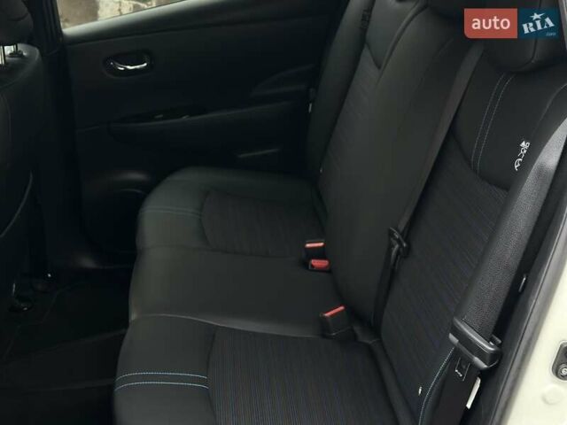 Білий Ніссан Ліф, об'ємом двигуна 0 л та пробігом 162 тис. км за 13601 $, фото 43 на Automoto.ua