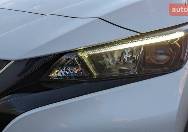 Белый Ниссан Лиф, объемом двигателя 0 л и пробегом 60 тыс. км за 14900 $, фото 2 на Automoto.ua