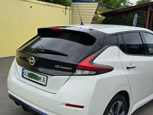 Белый Ниссан Лиф, объемом двигателя 0 л и пробегом 135 тыс. км за 12800 $, фото 1 на Automoto.ua