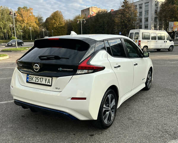 Білий Ніссан Ліф, об'ємом двигуна 0 л та пробігом 58 тис. км за 13499 $, фото 6 на Automoto.ua