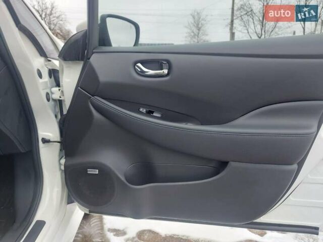 Білий Ніссан Ліф, об'ємом двигуна 0 л та пробігом 110 тис. км за 12850 $, фото 9 на Automoto.ua