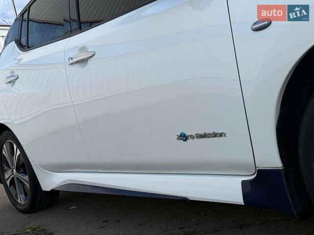 Білий Ніссан Ліф, об'ємом двигуна 0 л та пробігом 67 тис. км за 11500 $, фото 16 на Automoto.ua