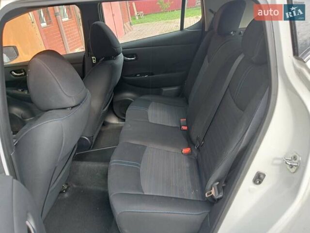 Белый Ниссан Лиф, объемом двигателя 0 л и пробегом 48 тыс. км за 6450 $, фото 10 на Automoto.ua