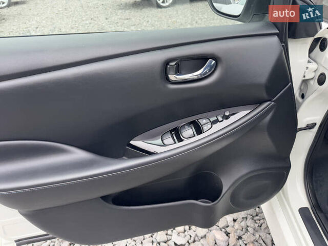 Белый Ниссан Лиф, объемом двигателя 0 л и пробегом 157 тыс. км за 11700 $, фото 53 на Automoto.ua