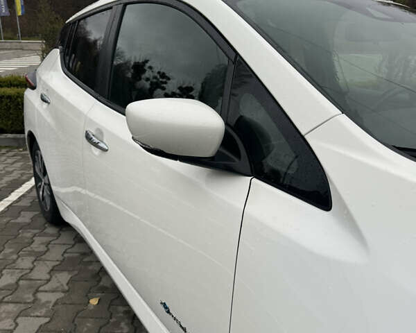 Белый Ниссан Лиф, объемом двигателя 0 л и пробегом 116 тыс. км за 11800 $, фото 51 на Automoto.ua