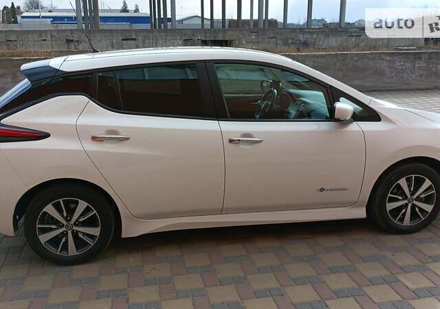 Белый Ниссан Лиф, объемом двигателя 0 л и пробегом 75 тыс. км за 11999 $, фото 8 на Automoto.ua