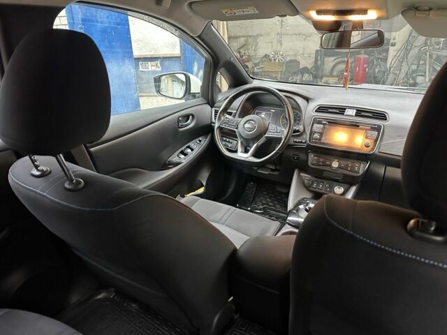 Білий Ніссан Ліф, об'ємом двигуна 0 л та пробігом 37 тис. км за 12500 $, фото 7 на Automoto.ua