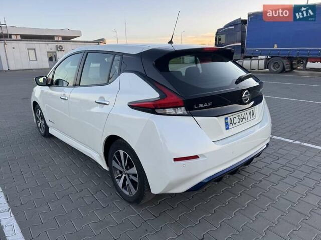 Білий Ніссан Ліф, об'ємом двигуна 0 л та пробігом 135 тис. км за 10900 $, фото 12 на Automoto.ua