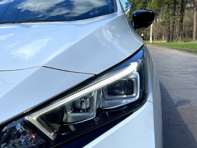 Білий Ніссан Ліф, об'ємом двигуна 0 л та пробігом 140 тис. км за 13000 $, фото 1 на Automoto.ua