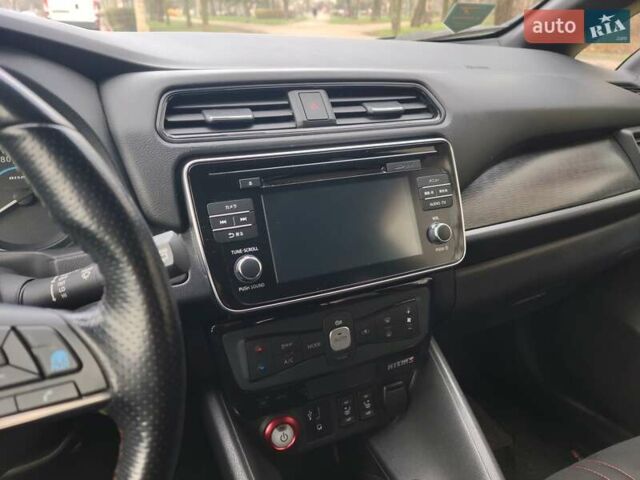 Белый Ниссан Лиф, объемом двигателя 0 л и пробегом 33 тыс. км за 16400 $, фото 8 на Automoto.ua