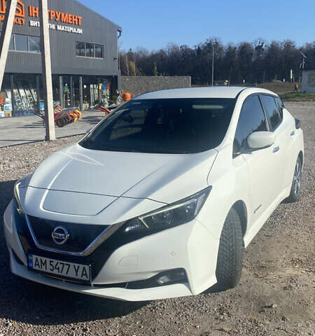 Белый Ниссан Лиф, объемом двигателя 0 л и пробегом 130 тыс. км за 12000 $, фото 1 на Automoto.ua