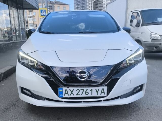 Білий Ніссан Ліф, об'ємом двигуна 0 л та пробігом 129 тис. км за 13000 $, фото 1 на Automoto.ua