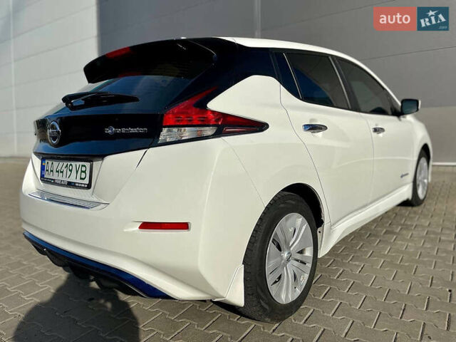 Білий Ніссан Ліф, об'ємом двигуна 0 л та пробігом 148 тис. км за 10800 $, фото 4 на Automoto.ua