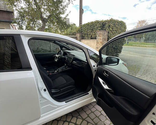 Білий Ніссан Ліф, об'ємом двигуна 0 л та пробігом 57 тис. км за 13750 $, фото 4 на Automoto.ua