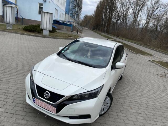 Белый Ниссан Лиф, объемом двигателя 0 л и пробегом 70 тыс. км за 12700 $, фото 4 на Automoto.ua