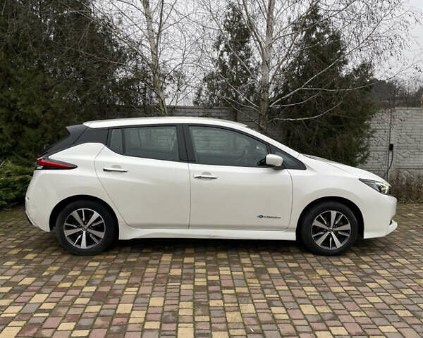 Белый Ниссан Лиф, объемом двигателя 0 л и пробегом 51 тыс. км за 12500 $, фото 3 на Automoto.ua