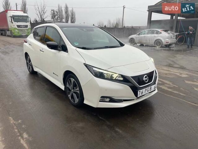 Белый Ниссан Лиф, объемом двигателя 0 л и пробегом 108 тыс. км за 12700 $, фото 6 на Automoto.ua