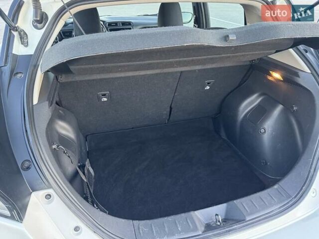 Білий Ніссан Ліф, об'ємом двигуна 0 л та пробігом 135 тис. км за 10900 $, фото 8 на Automoto.ua