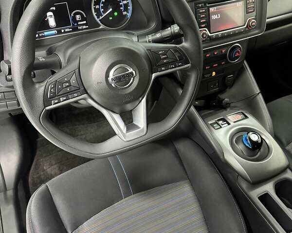 Белый Ниссан Лиф, объемом двигателя 0 л и пробегом 74 тыс. км за 12500 $, фото 18 на Automoto.ua