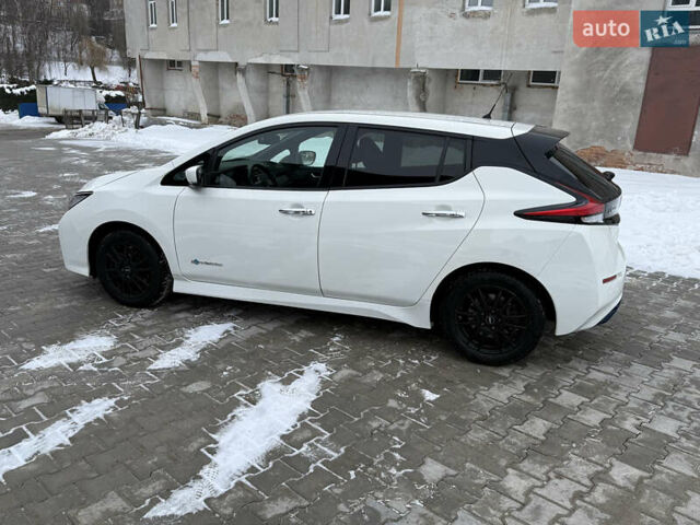 Білий Ніссан Ліф, об'ємом двигуна 0 л та пробігом 82 тис. км за 11800 $, фото 6 на Automoto.ua