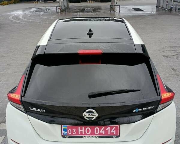 Белый Ниссан Лиф, объемом двигателя 0 л и пробегом 135 тыс. км за 12799 $, фото 3 на Automoto.ua