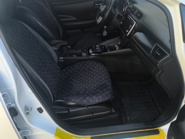 Білий Ніссан Ліф, об'ємом двигуна 0 л та пробігом 129 тис. км за 13000 $, фото 7 на Automoto.ua