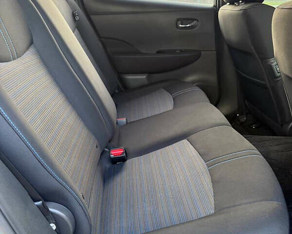 Білий Ніссан Ліф, об'ємом двигуна 0 л та пробігом 67 тис. км за 11500 $, фото 34 на Automoto.ua