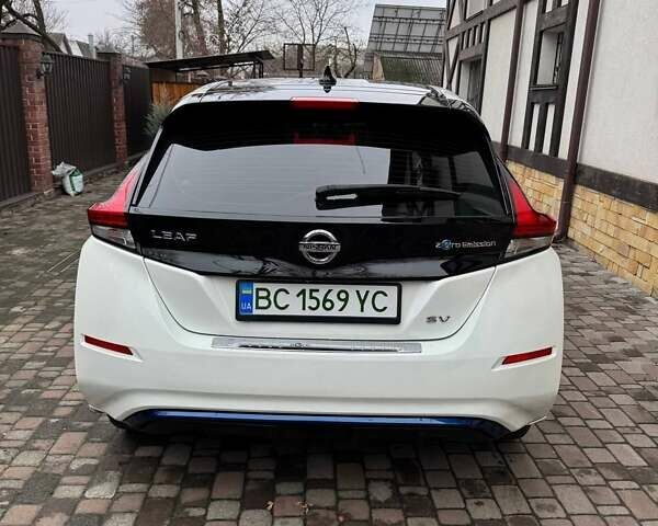 Білий Ніссан Ліф, об'ємом двигуна 0 л та пробігом 105 тис. км за 11700 $, фото 4 на Automoto.ua