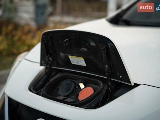 Белый Ниссан Лиф, объемом двигателя 0 л и пробегом 108 тыс. км за 13900 $, фото 12 на Automoto.ua