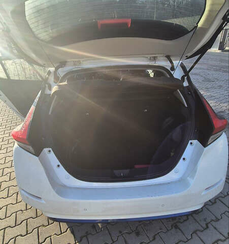 Білий Ніссан Ліф, об'ємом двигуна 0 л та пробігом 192 тис. км за 10800 $, фото 8 на Automoto.ua