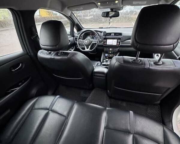 Белый Ниссан Лиф, объемом двигателя 0 л и пробегом 93 тыс. км за 12700 $, фото 5 на Automoto.ua