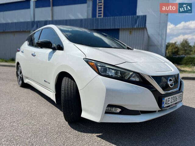 Білий Ніссан Ліф, об'ємом двигуна 0 л та пробігом 45 тис. км за 15500 $, фото 2 на Automoto.ua
