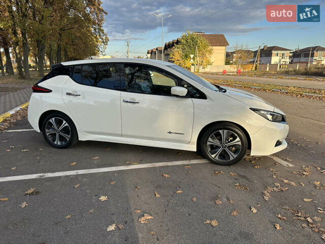 Белый Ниссан Лиф, объемом двигателя 0 л и пробегом 52 тыс. км за 15500 $, фото 4 на Automoto.ua