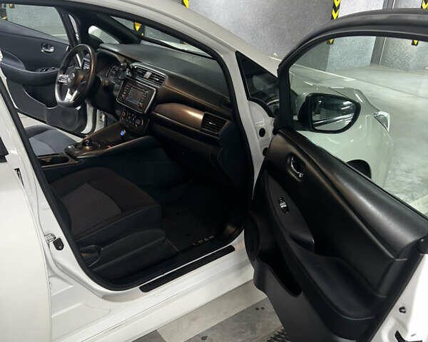 Белый Ниссан Лиф, объемом двигателя 0 л и пробегом 91 тыс. км за 13000 $, фото 18 на Automoto.ua