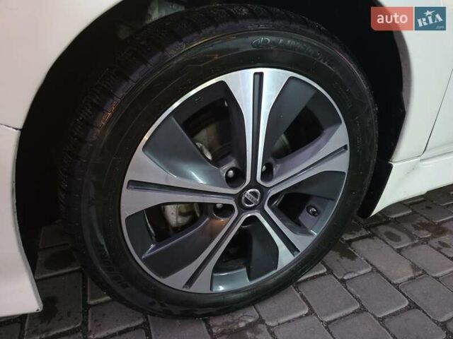 Білий Ніссан Ліф, об'ємом двигуна 0 л та пробігом 90 тис. км за 10000 $, фото 8 на Automoto.ua