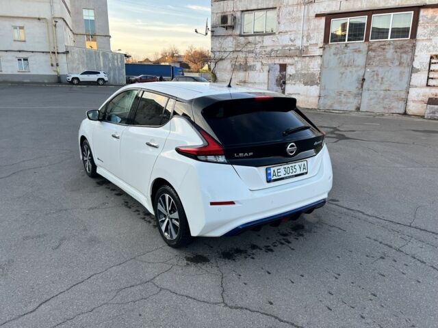 Белый Ниссан Лиф, объемом двигателя 0 л и пробегом 93 тыс. км за 12900 $, фото 2 на Automoto.ua