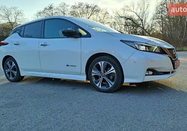 Белый Ниссан Лиф, объемом двигателя 0 л и пробегом 114 тыс. км за 12950 $, фото 7 на Automoto.ua