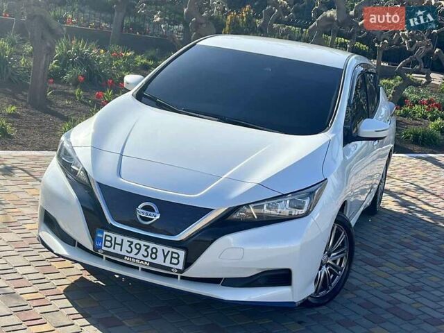 Белый Ниссан Лиф, объемом двигателя 0 л и пробегом 77 тыс. км за 12500 $, фото 7 на Automoto.ua